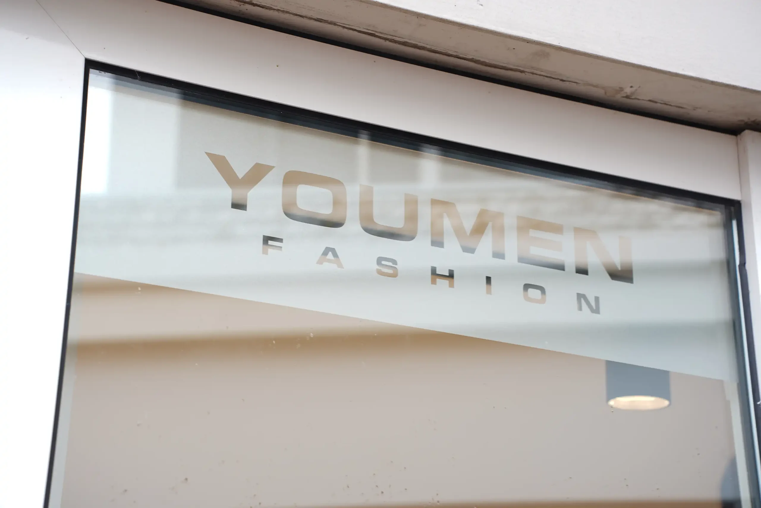Glass_Etch_Raam_Youmen_Avision_Media